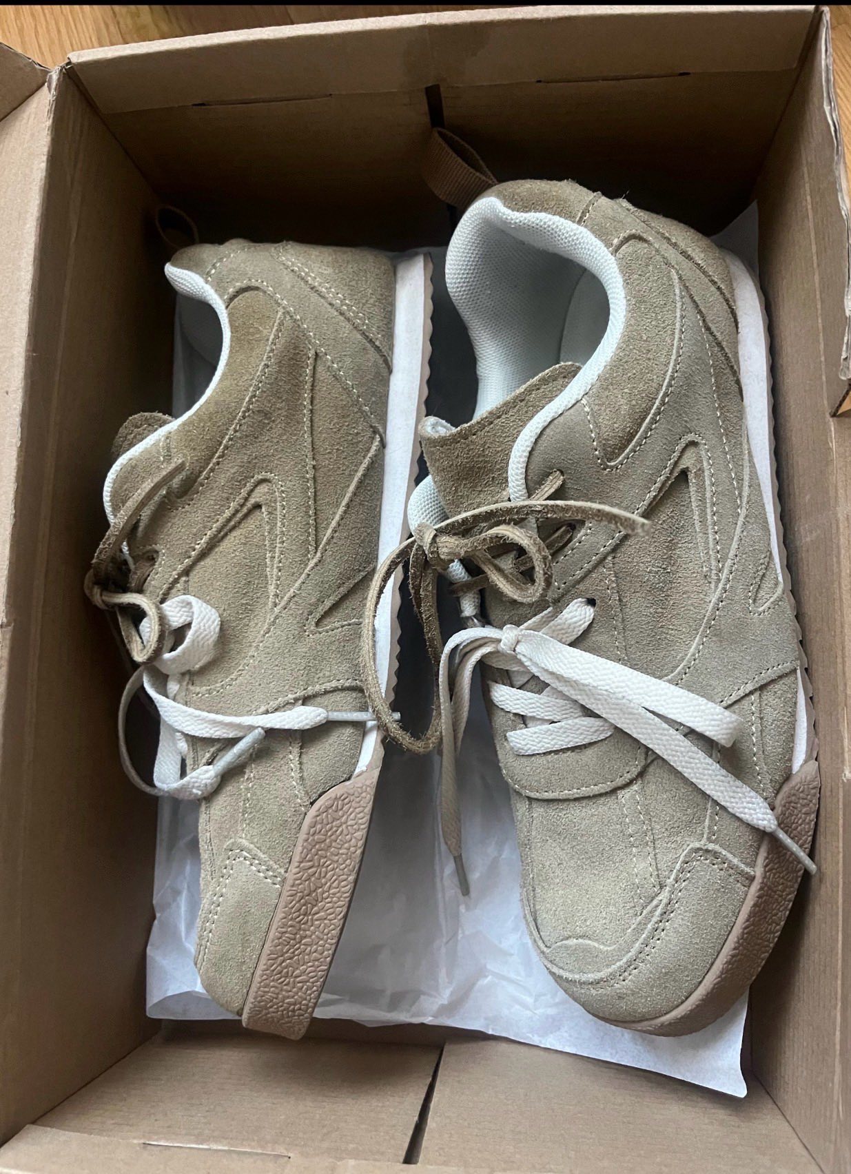 Reserved patike nove 0