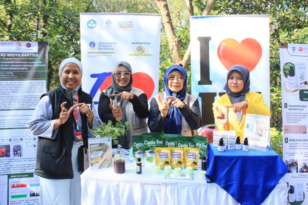 Tim Riset Universitas Terbuka Surabaya Tampilkan Inovasi Pemanfaatan Gulma Menjadi Produk Bernilai pada Festival Riset dan Inovasi Kota Surabaya