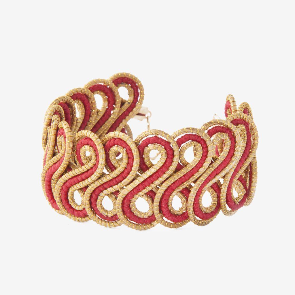 Armonia Bracelet Amaranto — gioiello in erba d'oro disegnato da Orit, intrecciato a mano nel Cerrado, Oroboros