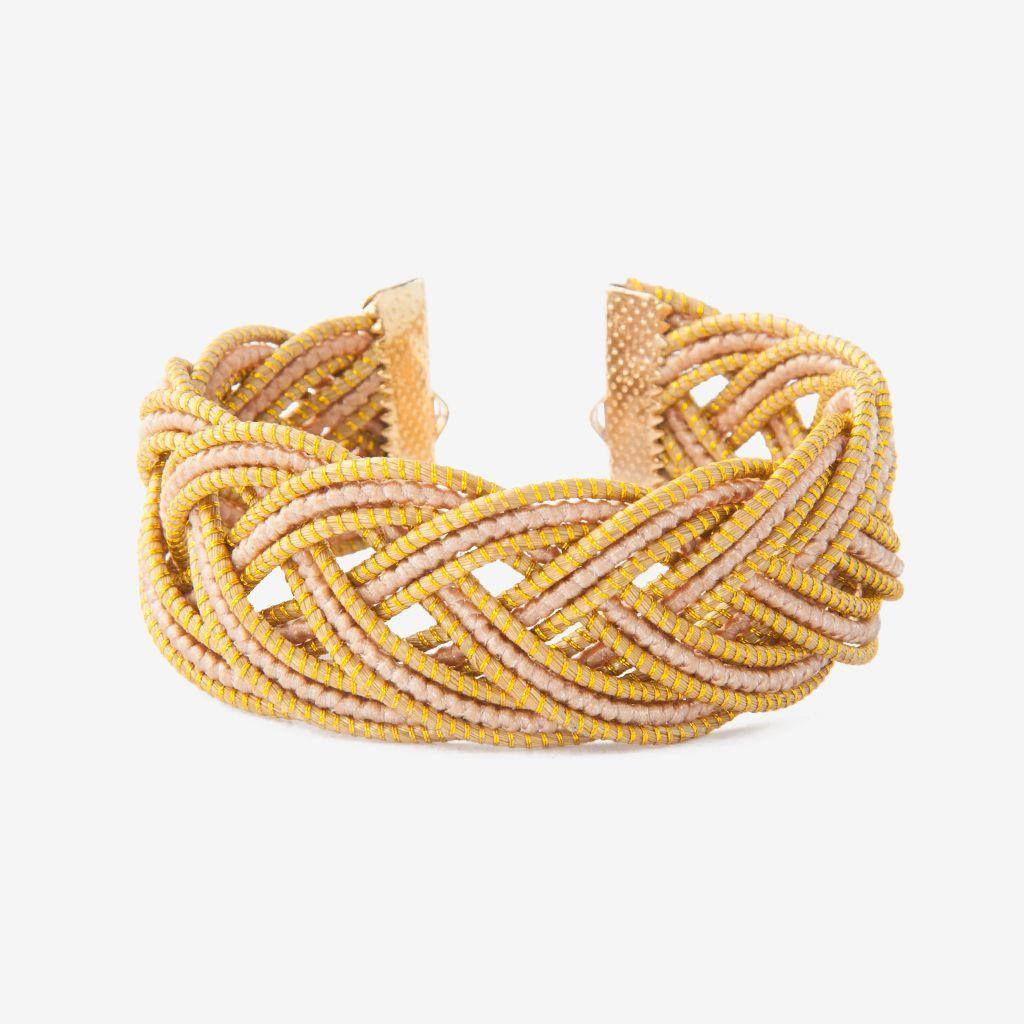 Aura Bracelet Rose — gioiello in erba d'oro disegnato da Orit, intrecciato a mano nel Cerrado, Oroboros