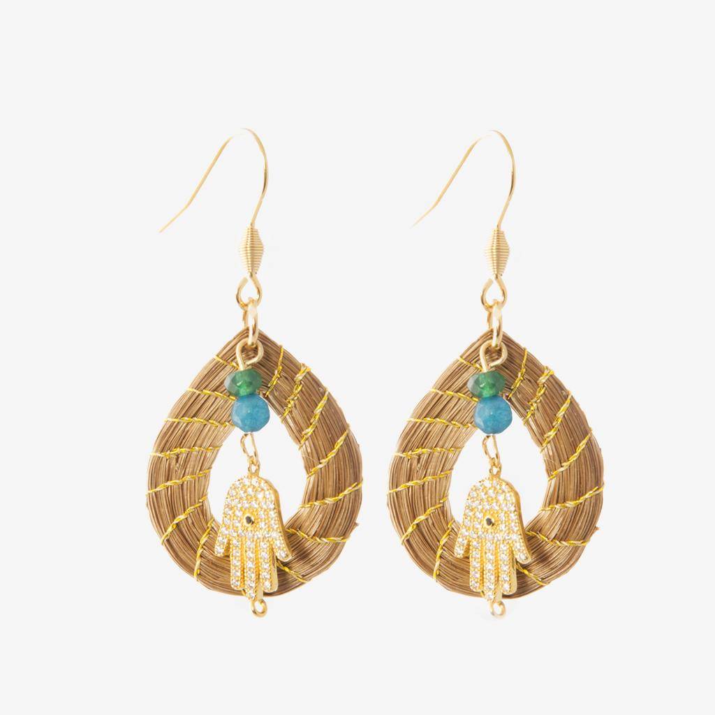 Aura Earrings Forrest — gioiello in erba d'oro disegnato da Orit, intrecciato a mano nel Cerrado, Oroboros