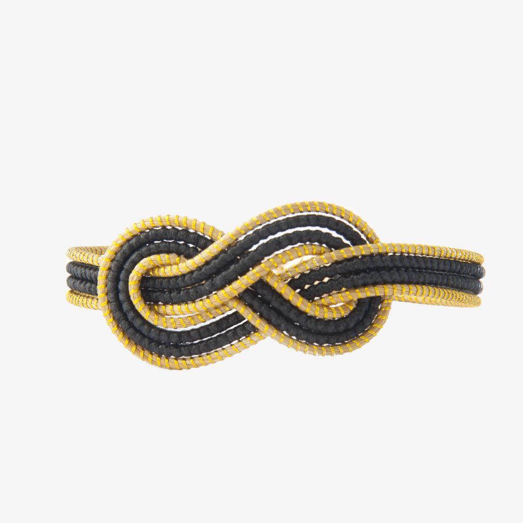 Uriel Bracelet Black — gioiello in erba d'oro disegnato da Orit, intrecciato a mano nel Cerrado, Oroboros