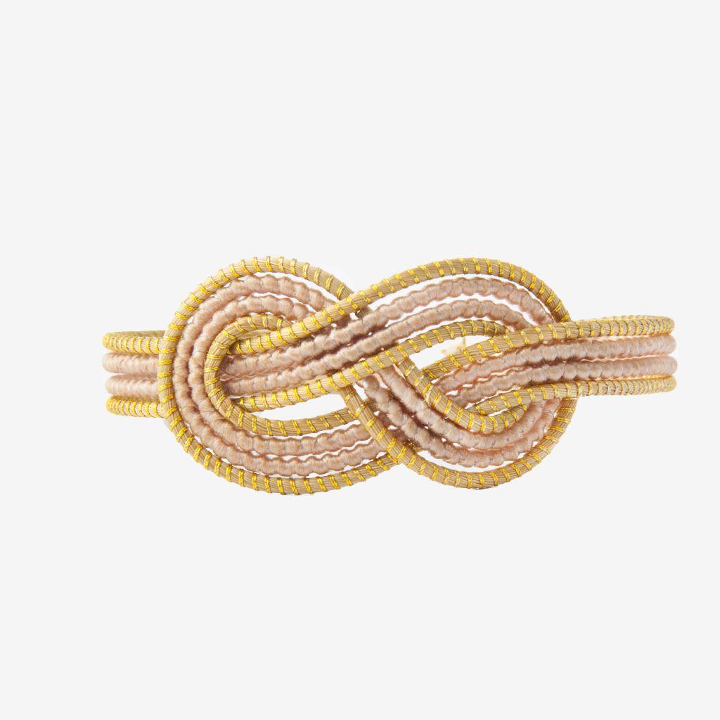 Uriel Bracelet Rose — gioiello in erba d'oro disegnato da Orit, intrecciato a mano nel Cerrado, Oroboros