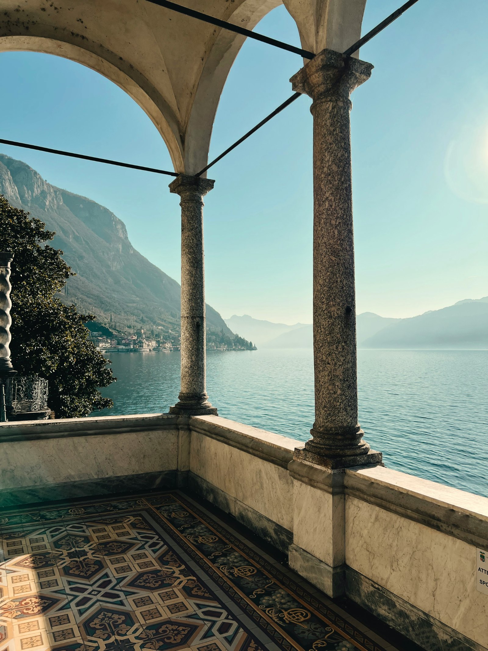 Row image, caption "03 Lake Como": black-and-white view of Lake Como with a lakeside villa and the hills behind, calm wa