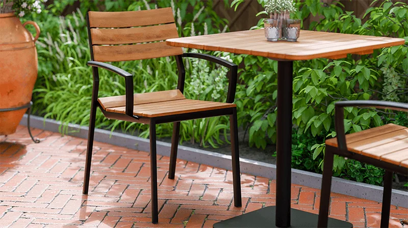 Armchair Tadeo in a reference hospitality setting