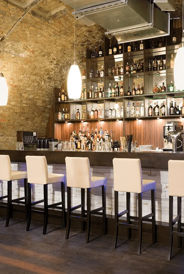 Bar stool Debby in a reference hospitality setting