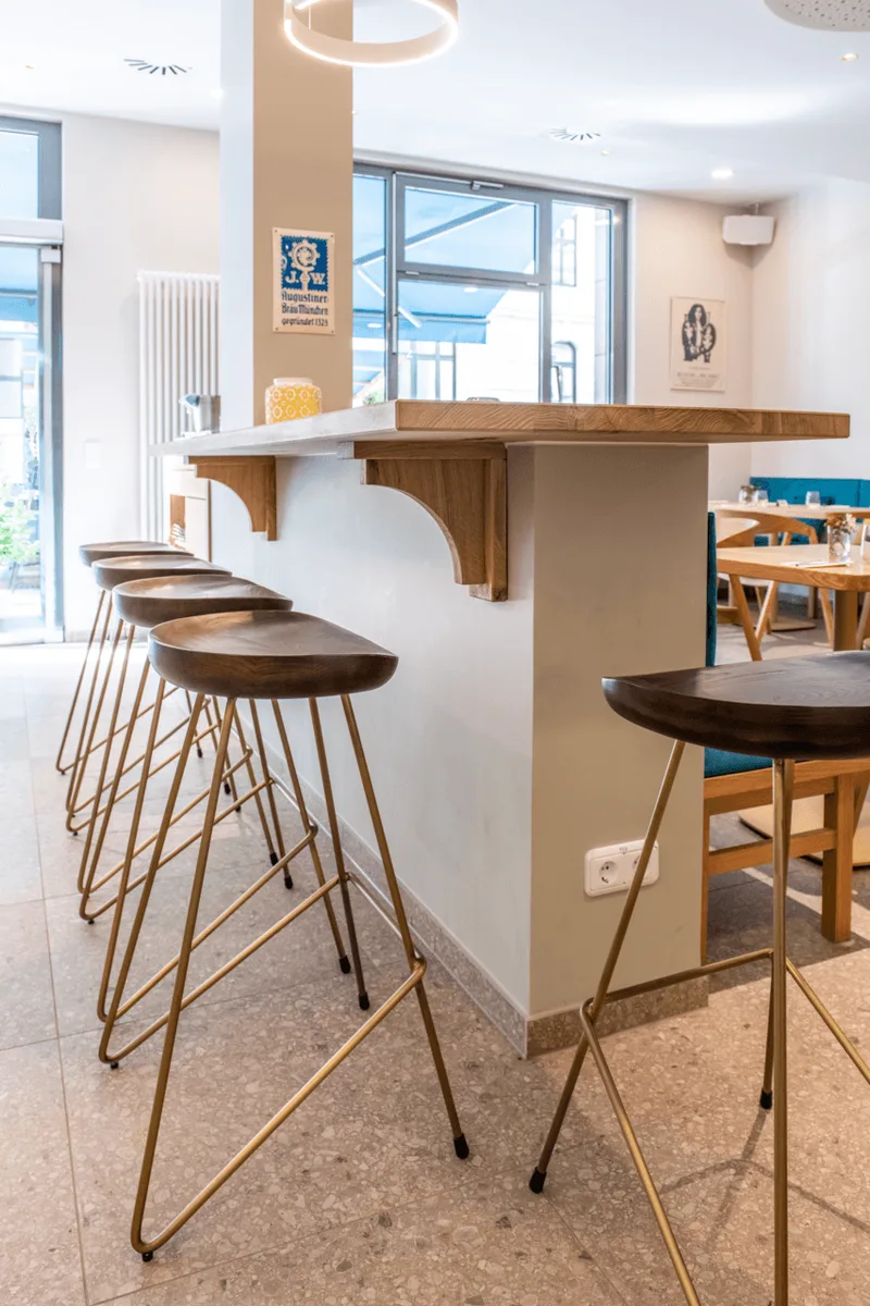 Bar stool Toron in a reference hospitality setting