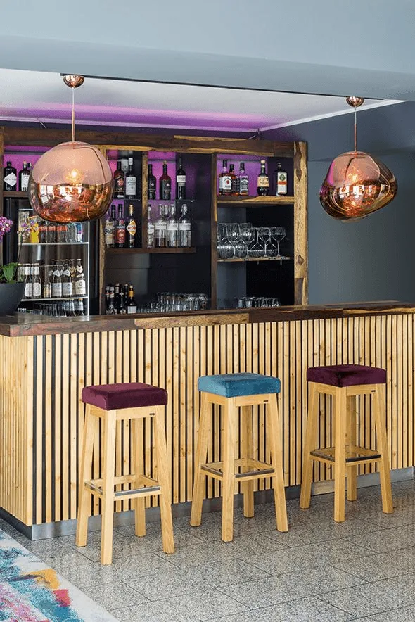 Bar stool Wanto in a reference hospitality setting