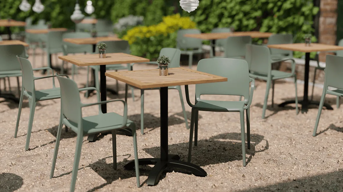 Armchair Edor in a reference hospitality setting