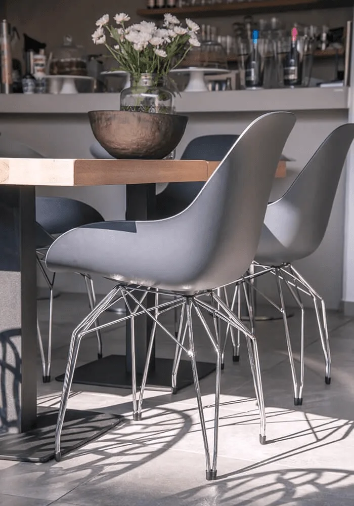 Chair Dimple in a reference hospitality setting