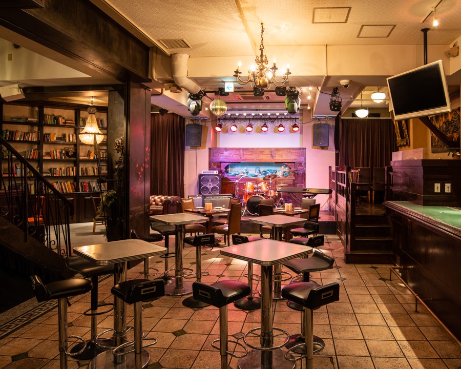 Under Deer Lounge