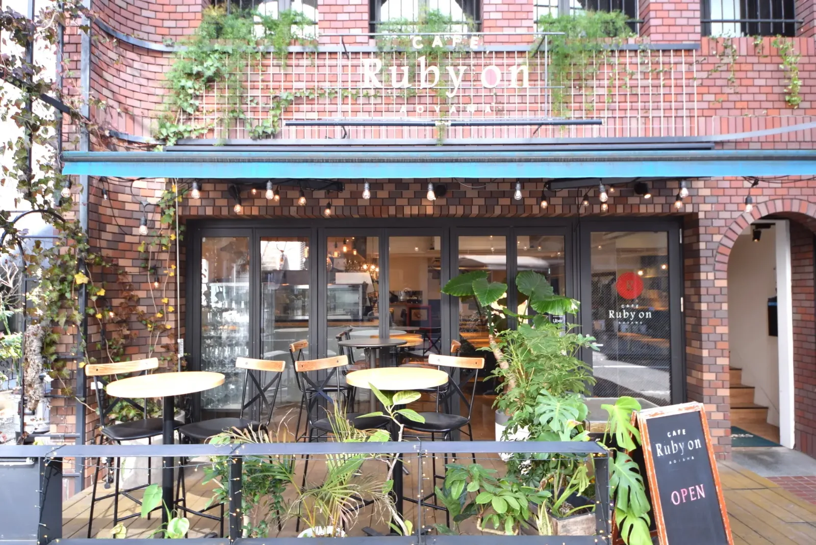 cafe Ruby on Aoyama(カフェ ルービオン青山)