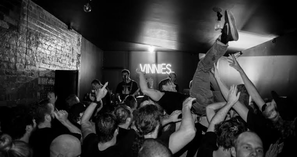 VINNIES DIVE BAR