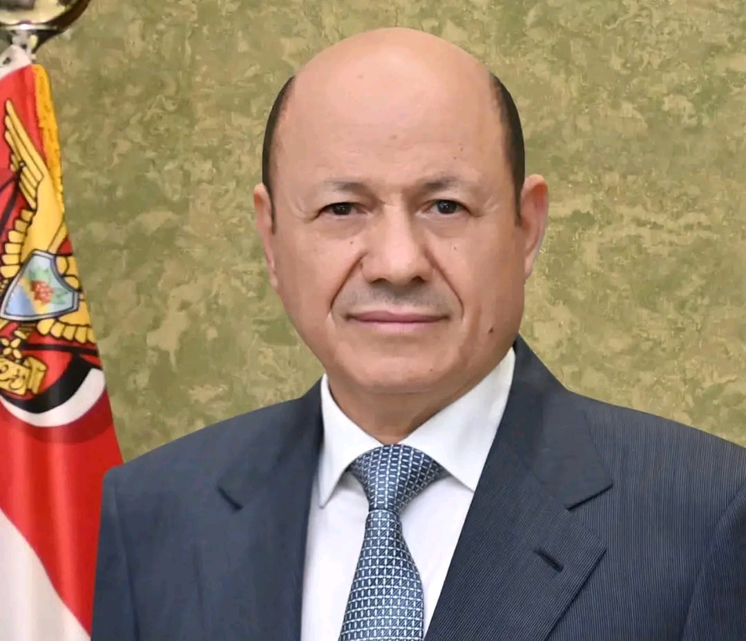 العليمي يوجّه بتكريم أوائل الثانوية ورعاية المعلمين المتعاقدين