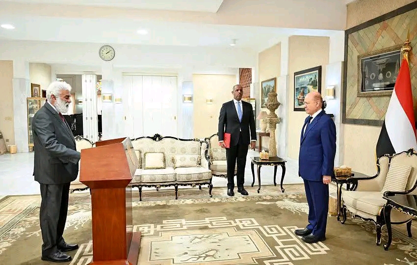 الفقمي يؤدي اليمين وزيراً للتخطيط.. والعليمي يوجّه بتوسيع الشراكات الدولية