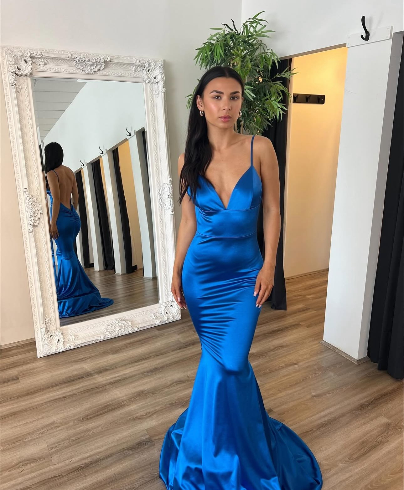 Gossip Gowns Mia Gown in Royal Blue💙 3