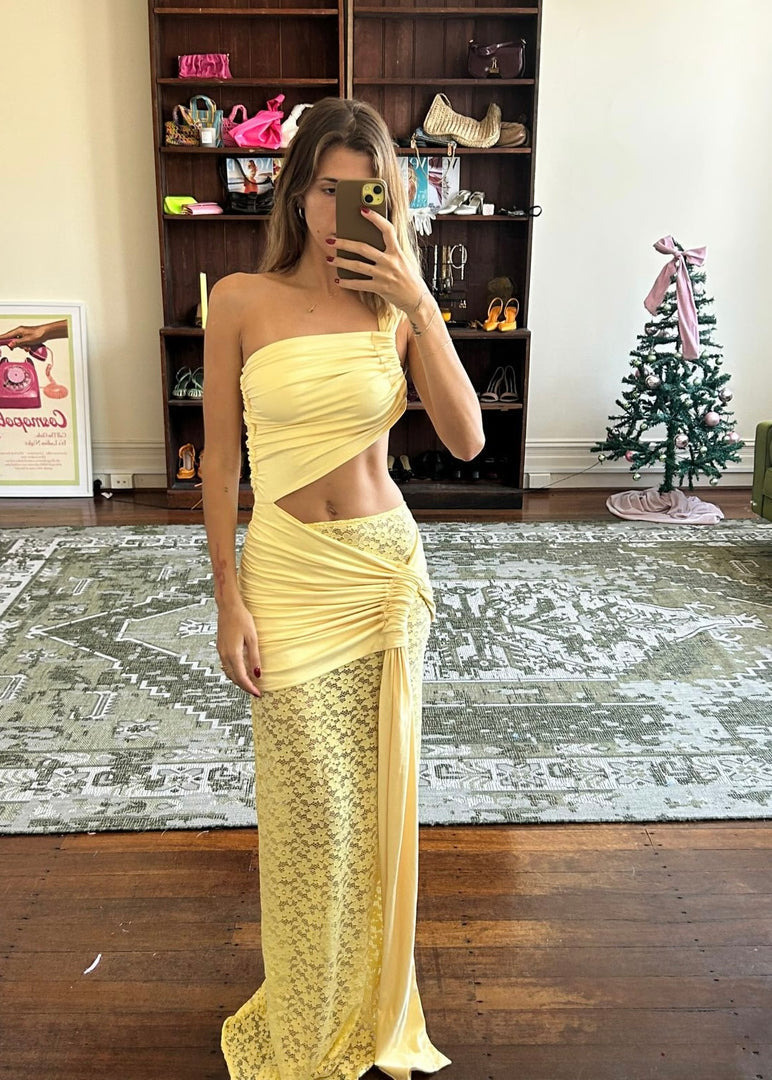 The Deconduarte Paradiso Lace Maxi Dress 💛