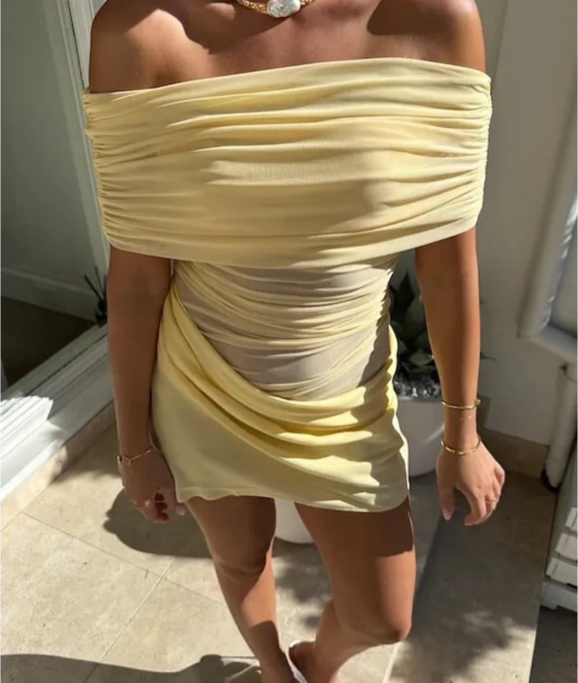 Benni Nico Off Shoulder 💛 Size 8 Rent $60 2