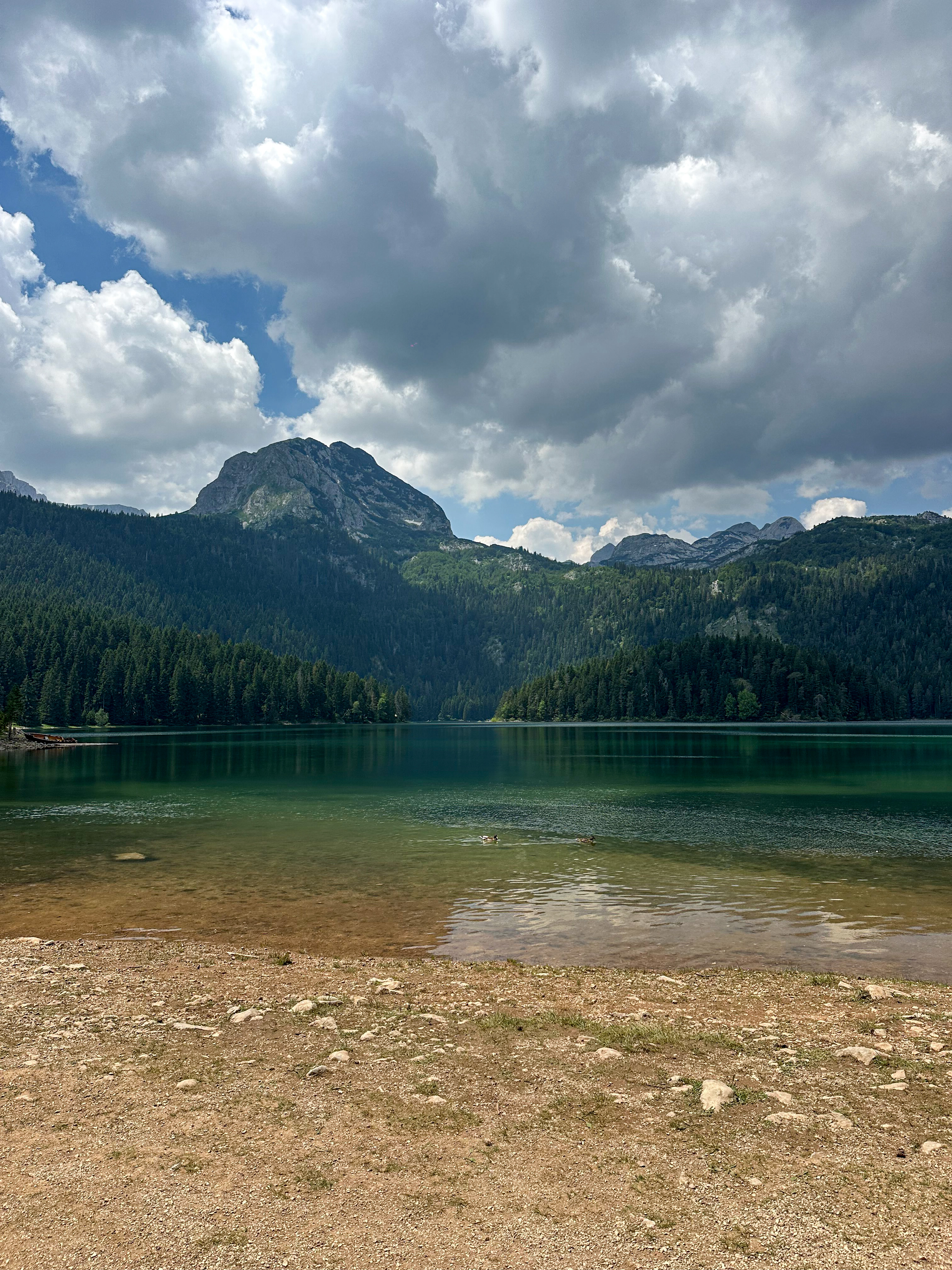 Spots de lago en Montenegro