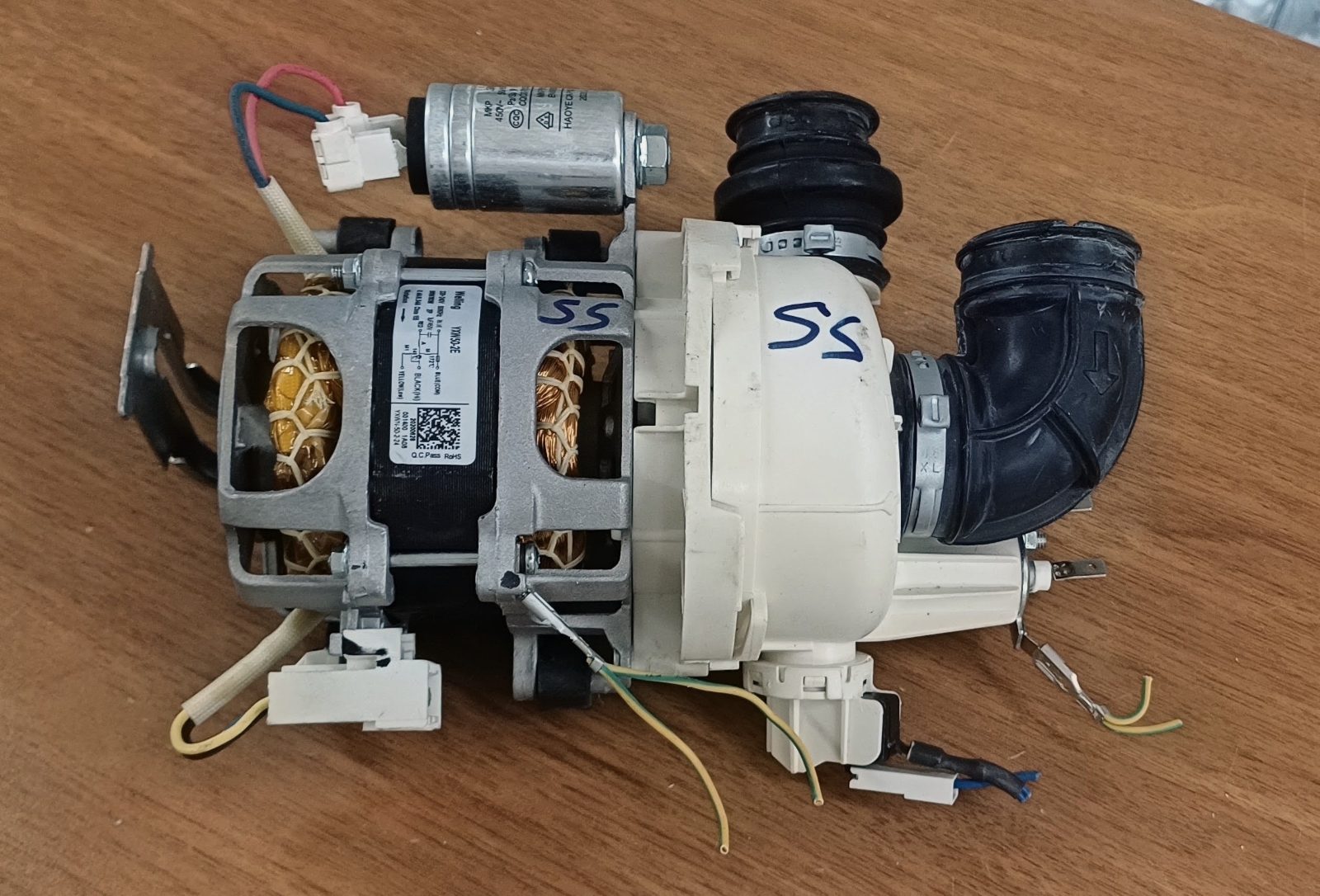 Franke FDWS 614 DA++XS yarı ankastre bulaşık makinesi modellerinde kullanılan sirkülasyon (yıkama) pompası — görsel 2