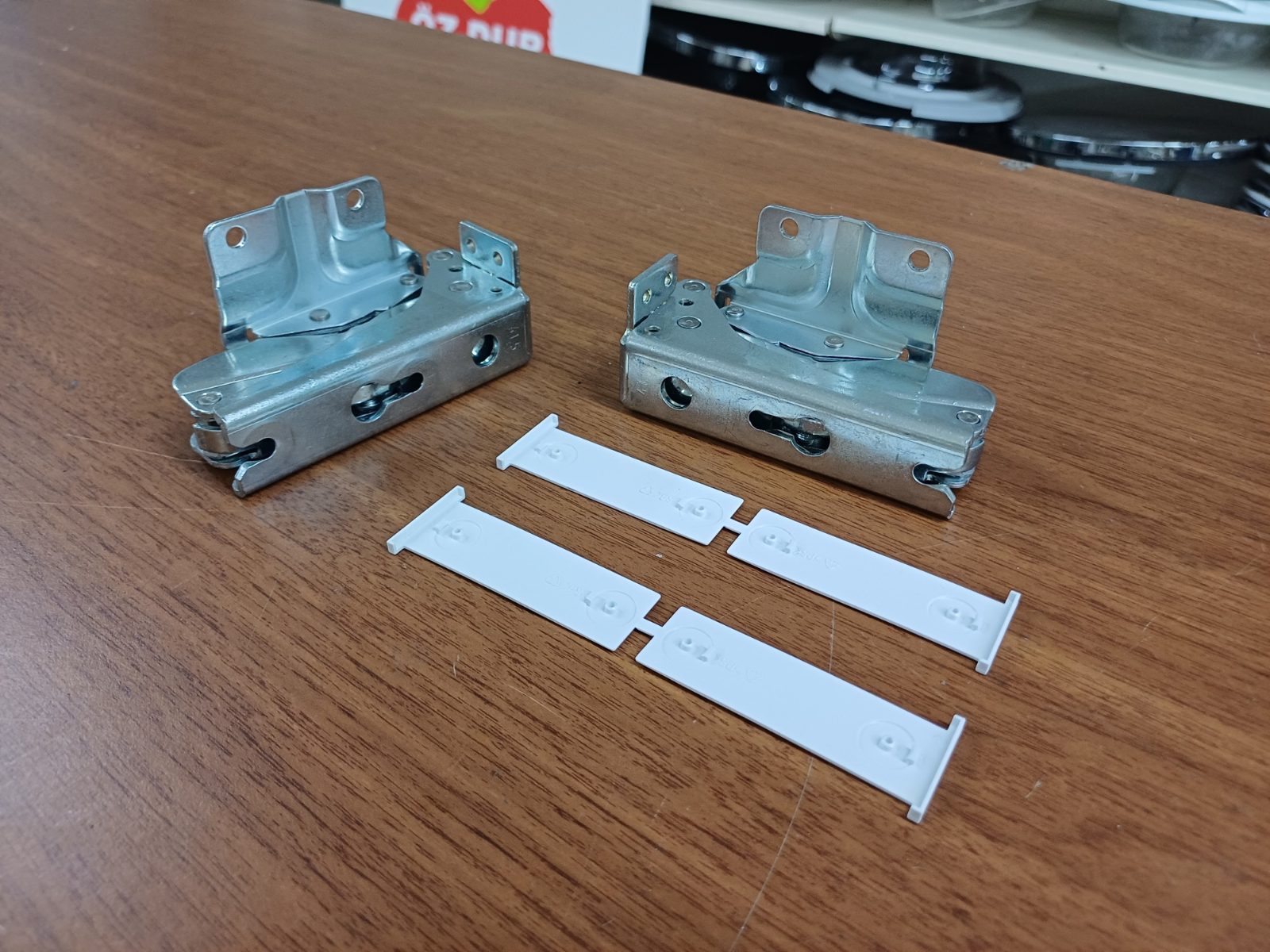 Bosch Siemens Ankastre Buzdolabı Kapak Menteşesi 2'li Set - 00481147 — görsel 3