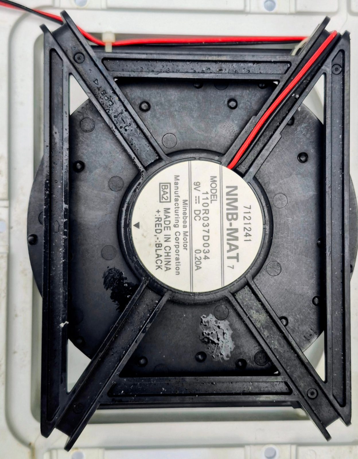 Hotpoint Ariston E26YH 19223F Buzdolabı Fan Motoru - 110R037D034 (9V DC) — görsel 3