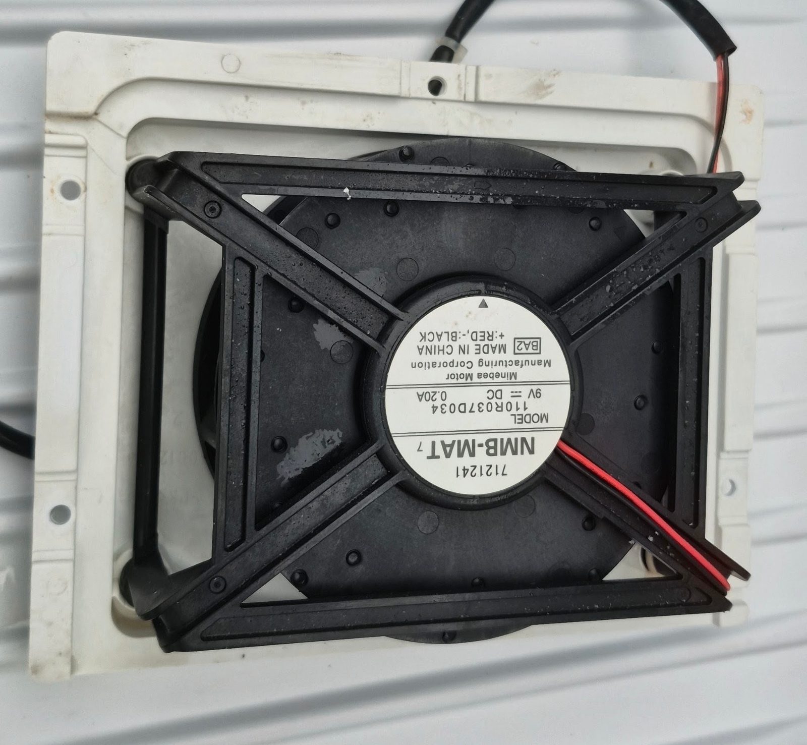 Hotpoint Ariston E26YH 19223F Buzdolabı Fan Motoru - 110R037D034 (9V DC) — görsel 4