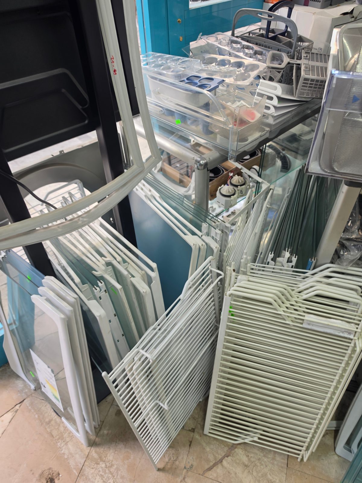 Bosch KSU49630NE /06 Sebzelik Üstü Cam Çerçeve Raf Original — görsel 12