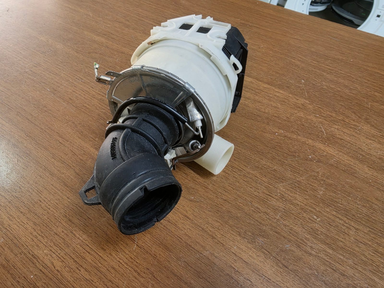 Arçelik 6355 Bulaşık Makinesi Yıkama Motoru (Sirkülasyon Pompası - Parça Kodu: 1762650500) — görsel 1