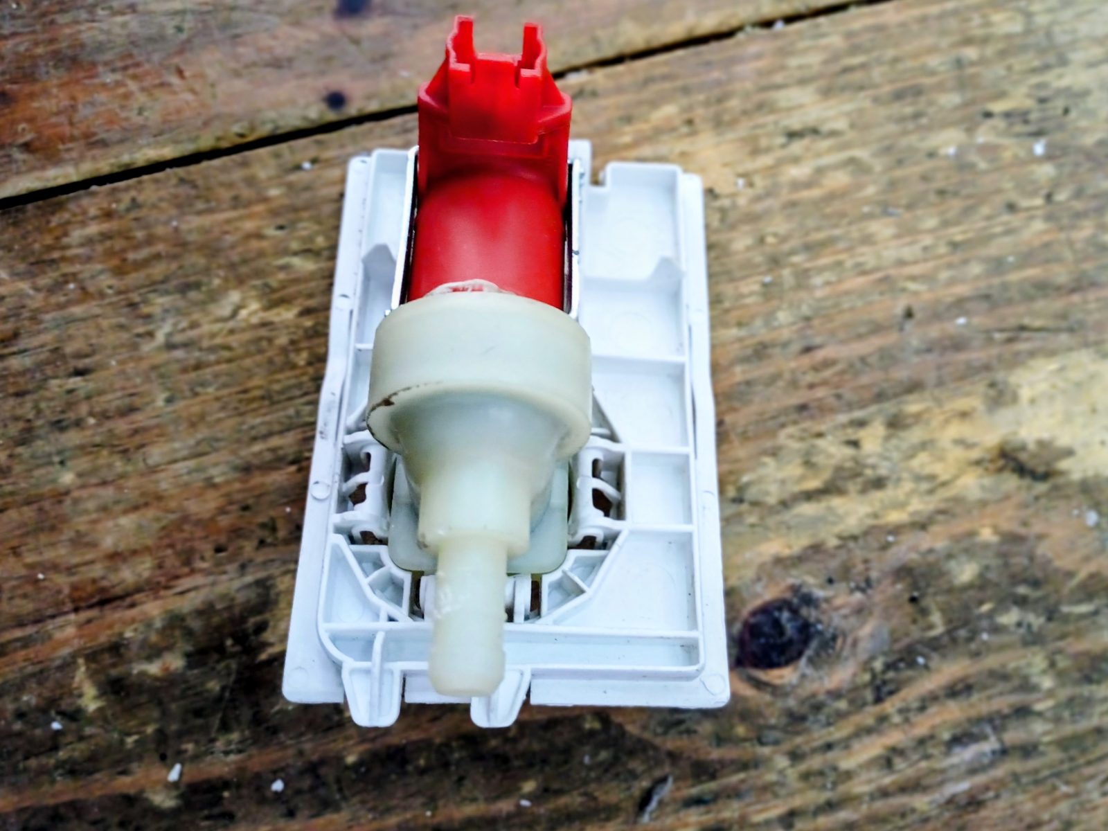 Bosch, Siemens ve Profilo marka bulaşık makineleri ile uyumlu tekli su giriş ventili (su giriş vanası).