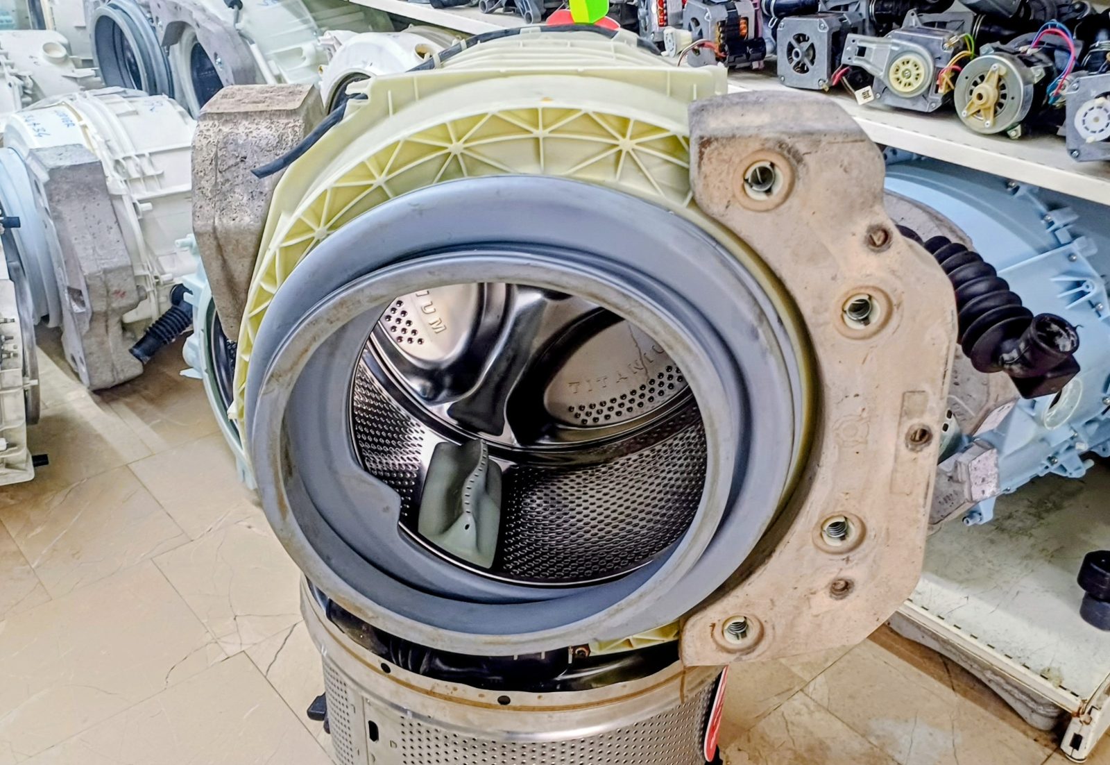 Hotpoint Ariston AQ104D 49 Aqualtis Çamaşır Makinesi Kazanı Komple (Temiz / Orjinal — görsel 4