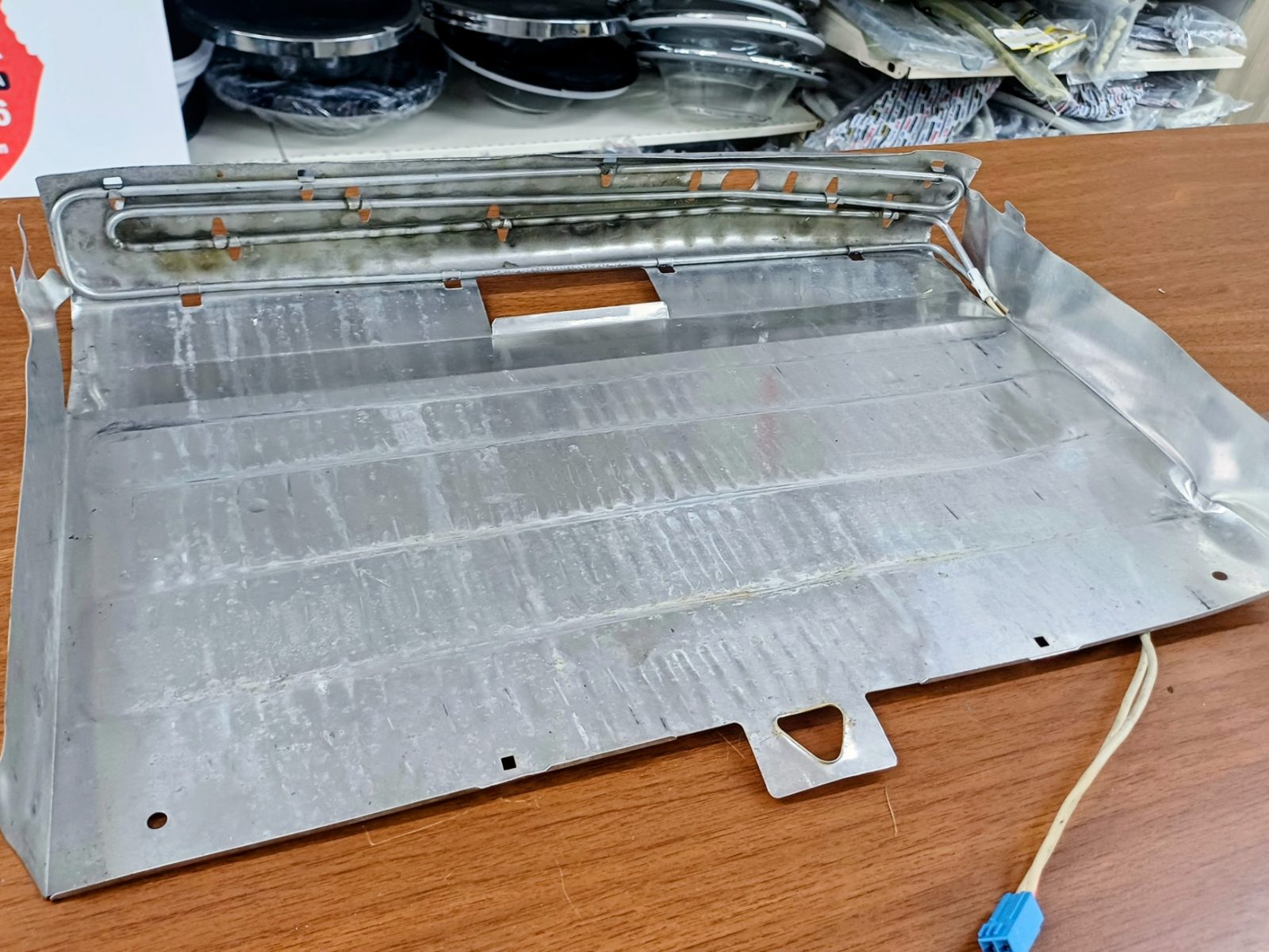 1Bosch KSU49630NE Buzdolabı Defrost Rezistansı ve Sacı - Orijinal / Sağlam