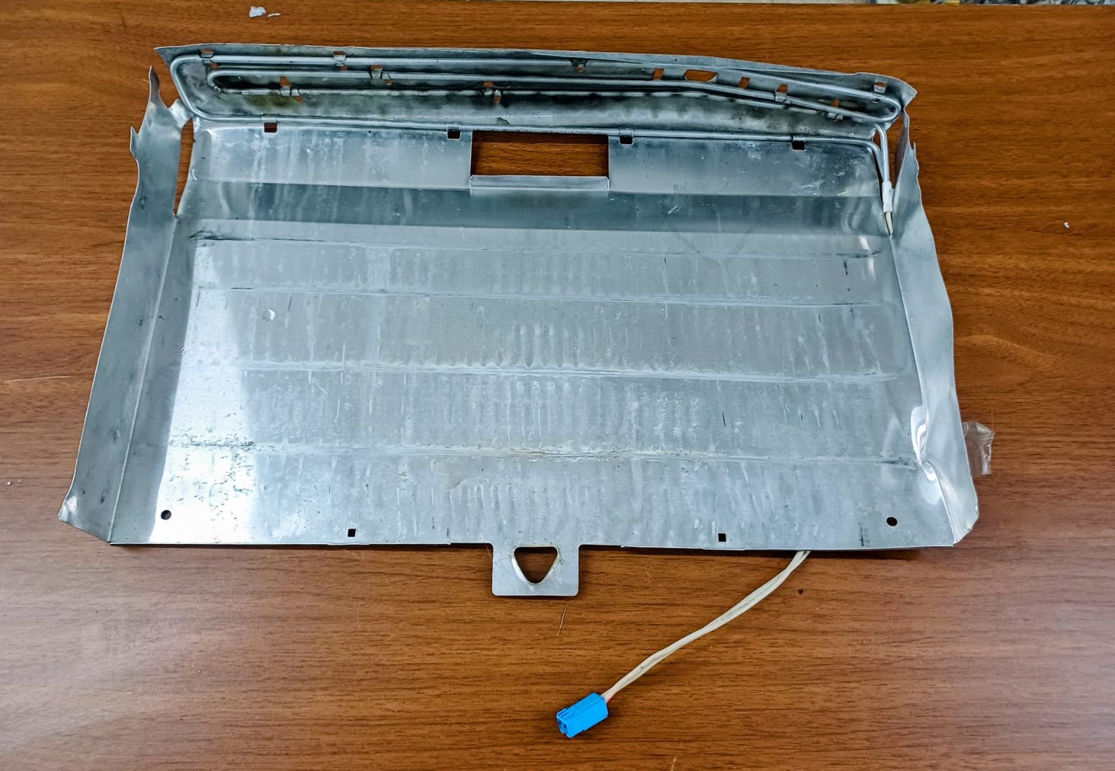 1Bosch KSU49630NE Buzdolabı Defrost Rezistansı ve Sacı - Orijinal / Sağlam — görsel 3