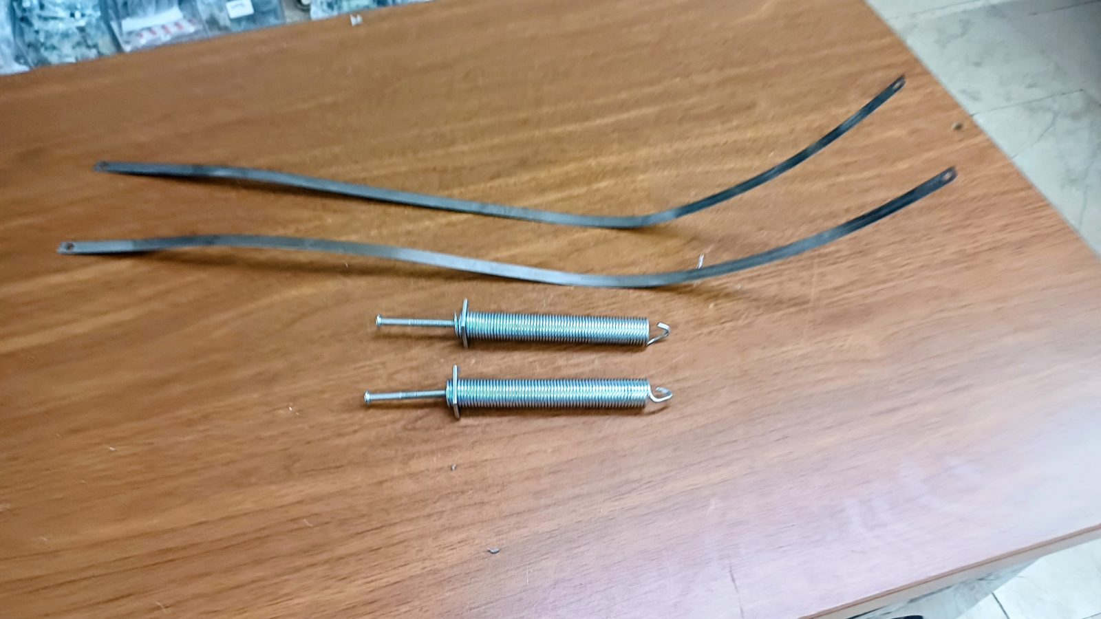 Samsung DW-FN320T (ve uyumlu DW serisi) bulaşık makinelerine ait Kapı Denge Yayı ve Çelik Palet Şerit (Menteşe İpi/Halatı) Seti'dir. — görsel 6