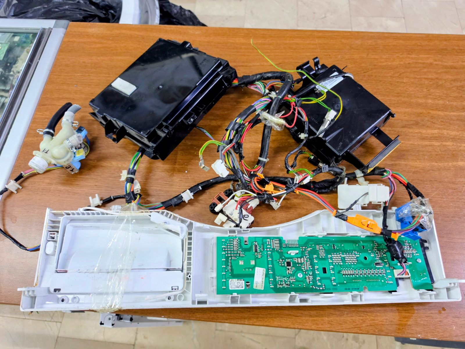 Arçelik 8145 YK Kurutmalı Çamaşır Makinesi Ön Panel Kartı ve Tesisat — görsel 2