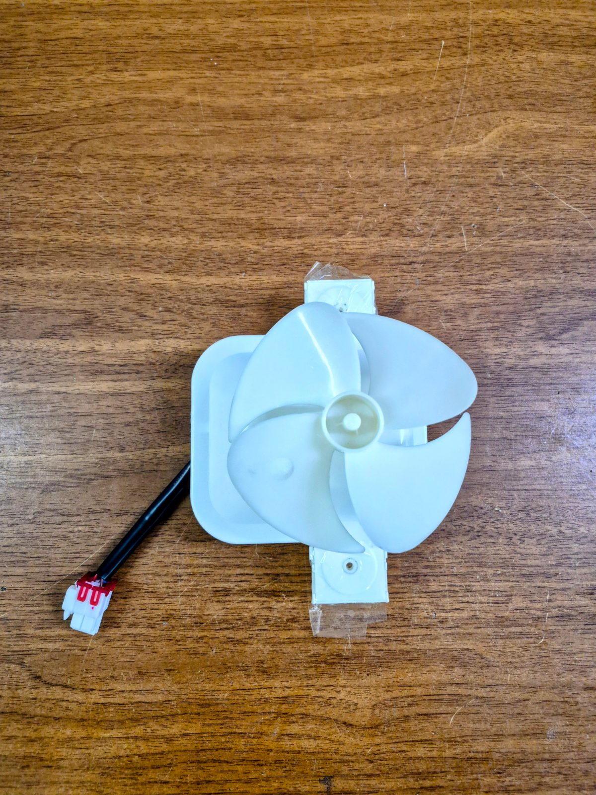 Arçelik - Beko Buzdolabı Evaporatör Dondurucu Fan Motoru Komplesi (Kod: 4935320500)