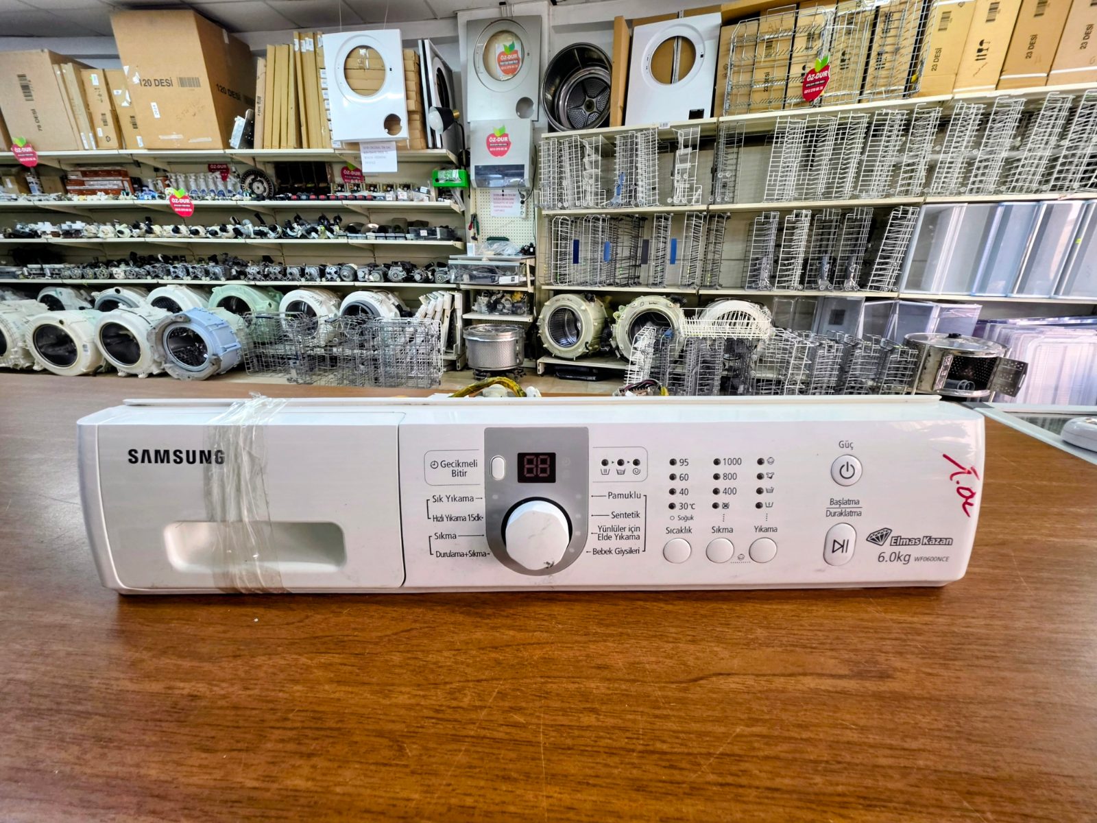 Samsung marka WF0600NCE model 6 kg kapasiteli çamaşır makinesine ait orijinal ön kontrol paneli ve elektronik kartı