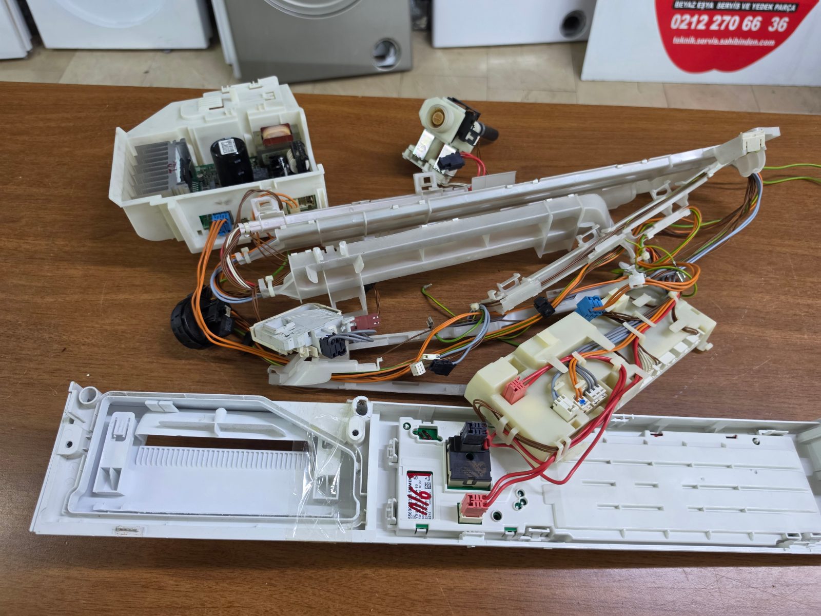 Siemens iQ700 Çamaşır Makinesi Ön Panel, Elektronik Kart ve Tesisat (WM12S763TR/01) — görsel 7
