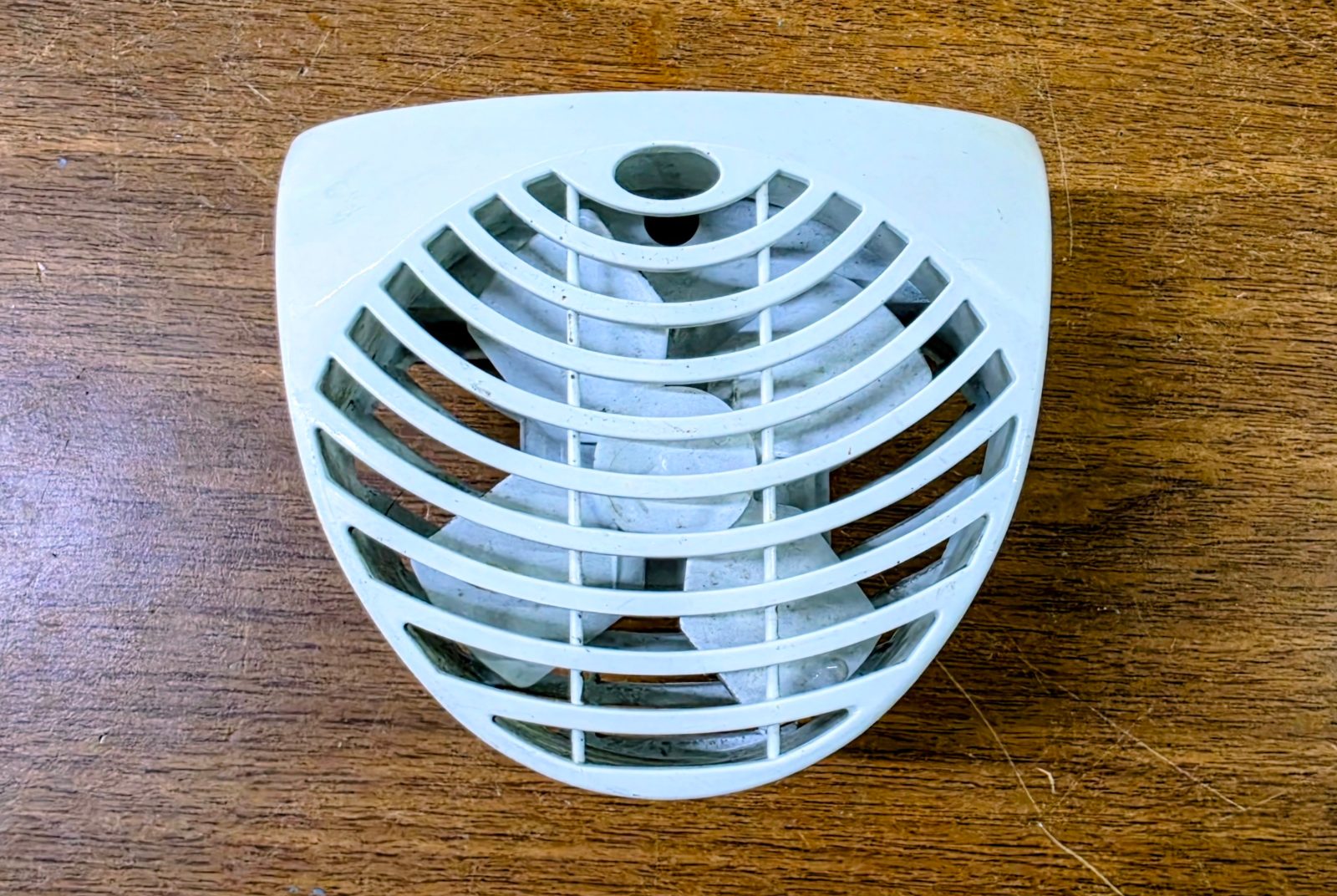 Siemens KI32V440NE Buzdolabı İç Sirkülasyon Fan Kapağı ve Pervanesi — görsel 5