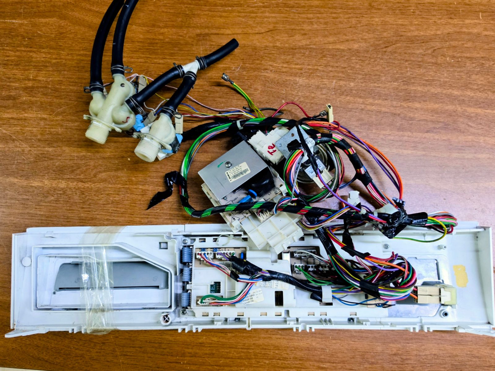 Arçelik 8104 HT Çamaşır Makinesi Ön Panel, Elektronik Kart ve Ventilleri (Orijinal) — görsel 4