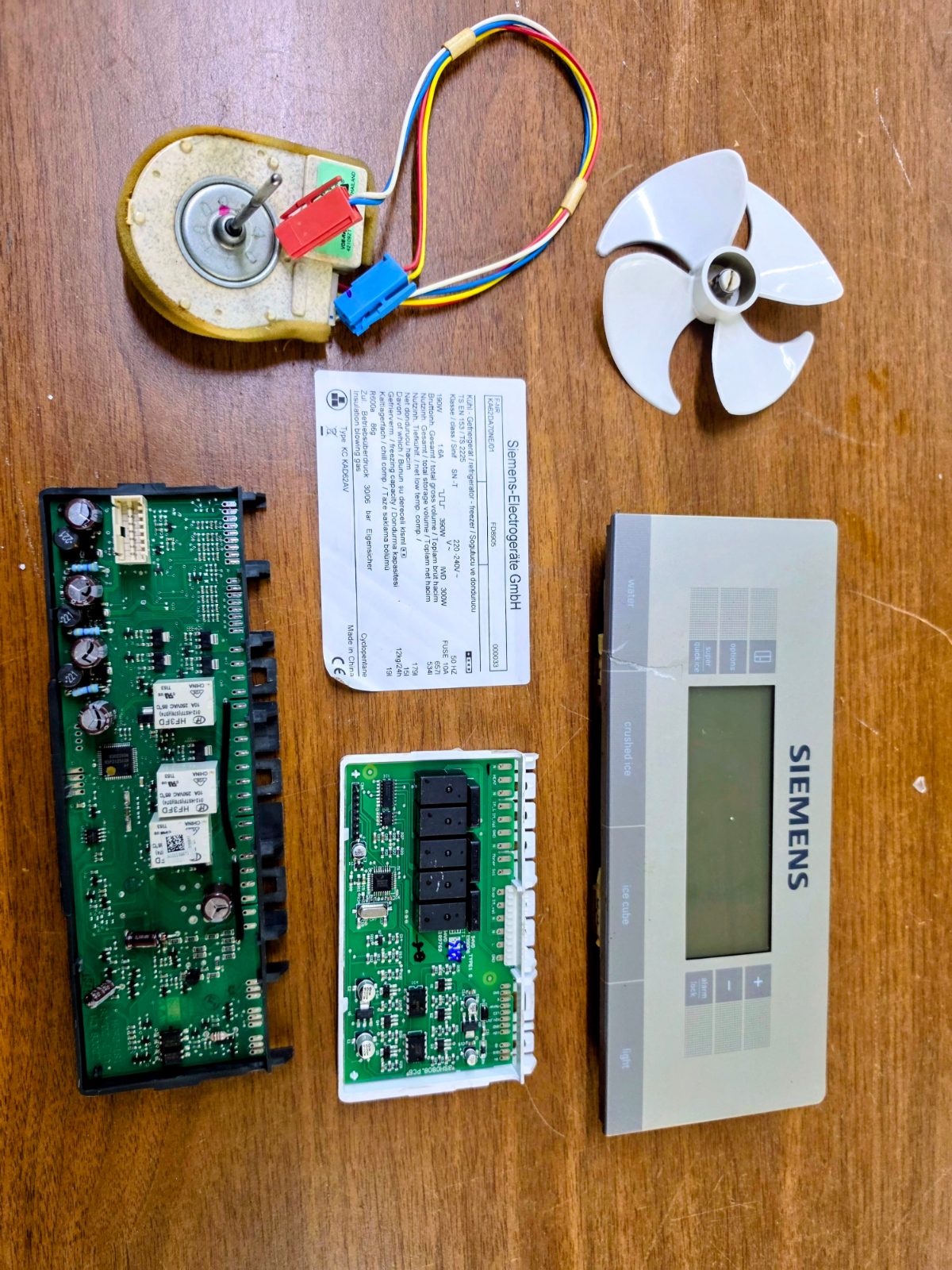 Siemens Gardırop Tipi Buzdolabı Yedek Parçaları (KA62DA70NE/01) - Kart, Ekran, Fan — görsel 1