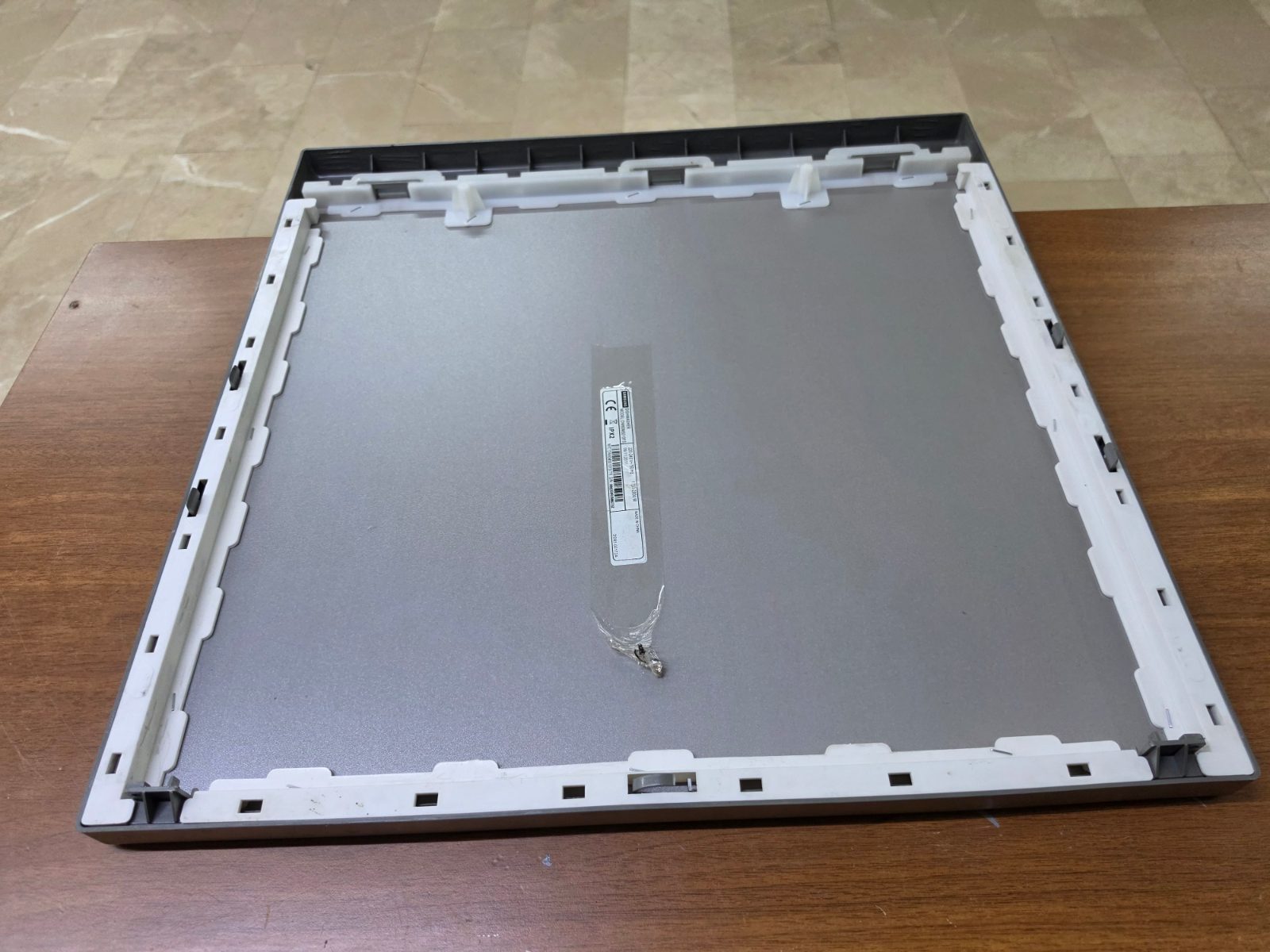 Samsung Bulaşık Makinesi Üst Tabla / Kapak (Gri - Inox) - DW60M5010FS Samsung marka DW60M5010FS model bulaşık makineleri ile uyumlu orijinal gri/inox üst tabladır. Çıkma/orijinal ve temiz durumdadır. Montaj tırnakları sağlamdır. Özdur Teknik / Gültepe garantisi ve güvencesiyle satışa sunulmuştur.