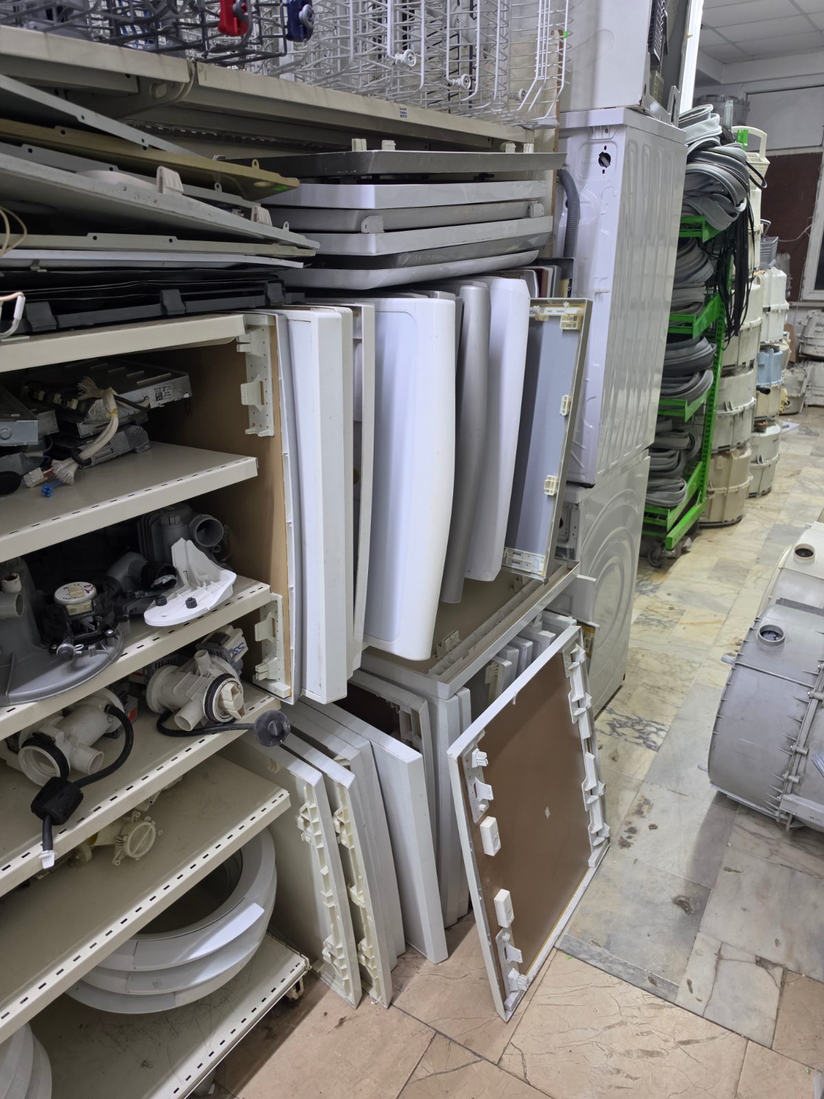 Samsung Bulaşık Makinesi Üst Tabla / Kapak (Gri - Inox) - DW60M5010FS Samsung marka DW60M5010FS model bulaşık makineleri ile uyumlu orijinal gri/inox üst tabladır. Çıkma/orijinal ve temiz durumdadır. Montaj tırnakları sağlamdır. Özdur Teknik / Gültepe garantisi ve güvencesiyle satışa sunulmuştur. — görsel 5