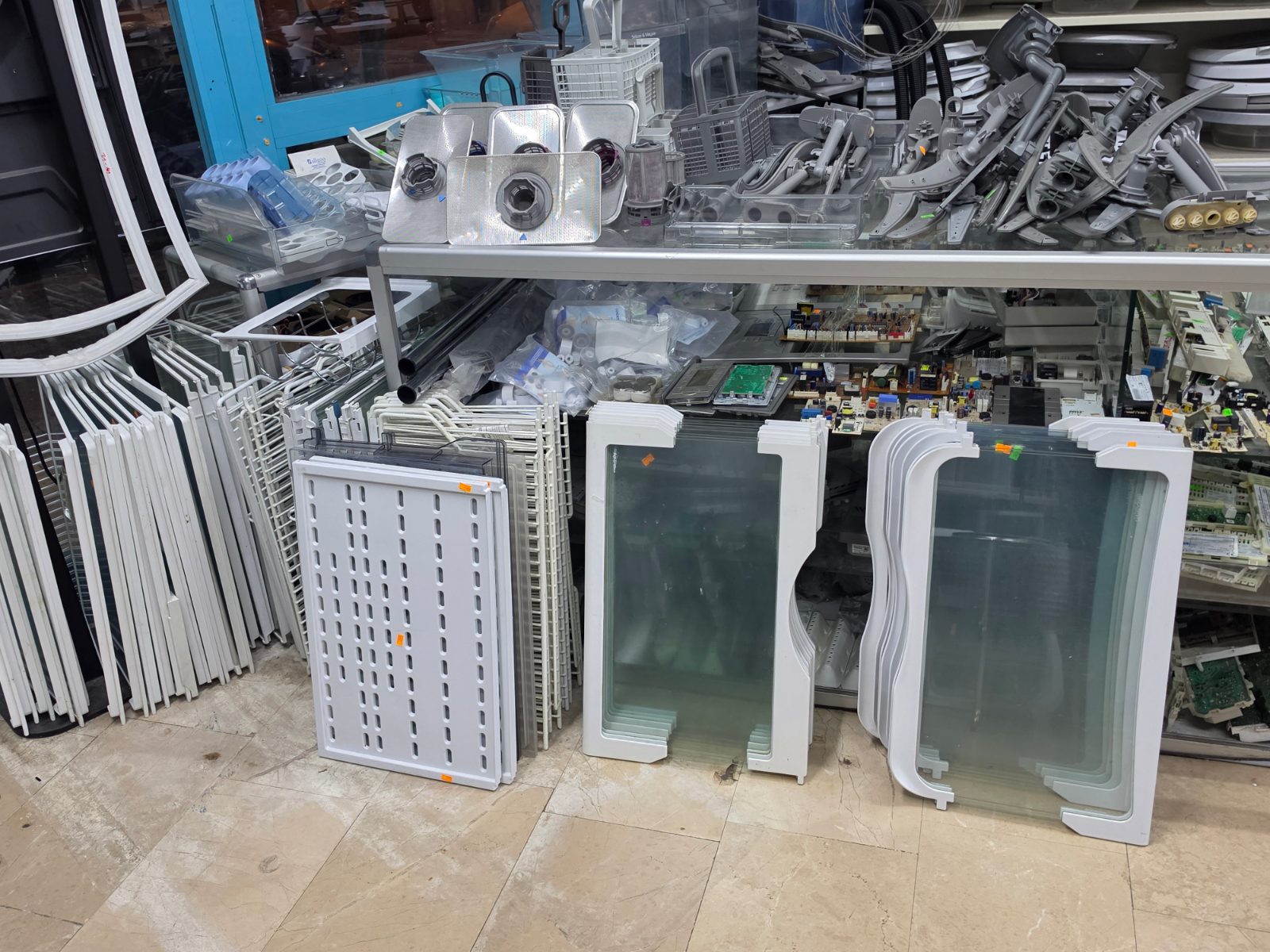 Arçelik 5034 NF Buzdolabı Çıkma Orijinal Cam Raf / Genişlik: 63.5 cm — görsel 7
