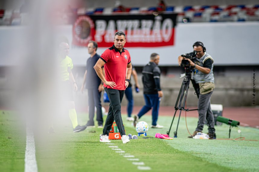 Arcanjo falha, Vitória perde para o Remo e Jair Ventura vê seu time seguir sem vencer fora de casa