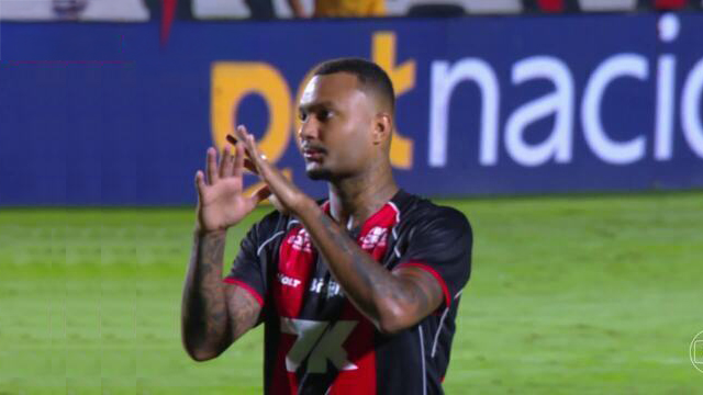 Vitória perde para o Palmeiras após expulsões e contesta atuação da arbitragem