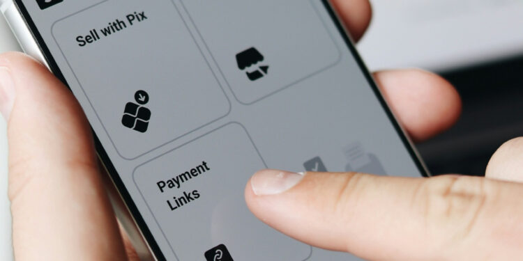 Pix amplia alcance e já pode ser usado para compras em oito países
