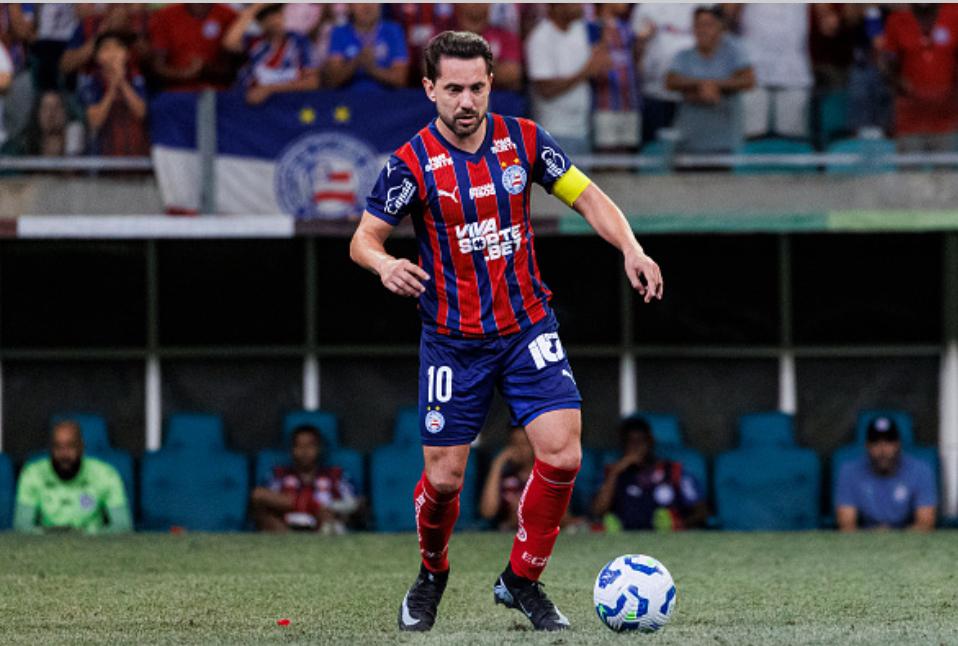Bahia confirma procedimento médico de Everton Ribeiro; meia desfalca equipe por tempo indeterminado