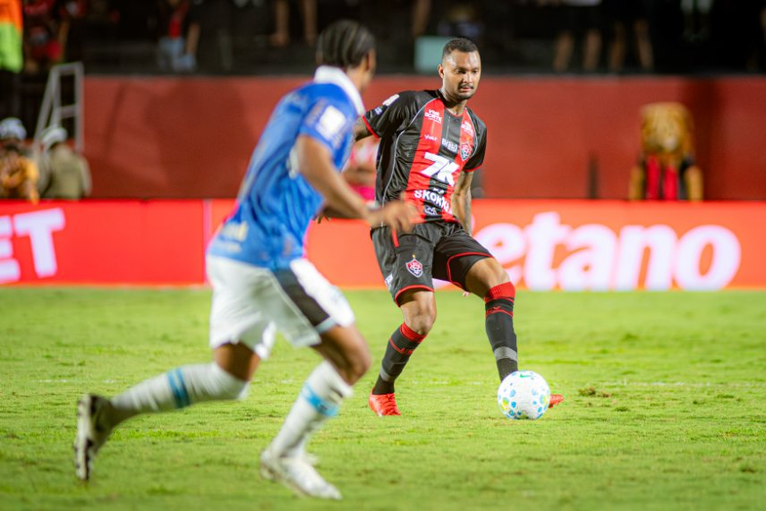 Vitória respira, vence o Grêmio no Barradão e abre sete pontos para a zona de rebaixamento