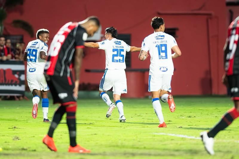 Vitória sofre virada do Cruzeiro e perde força na luta contra o Z-4